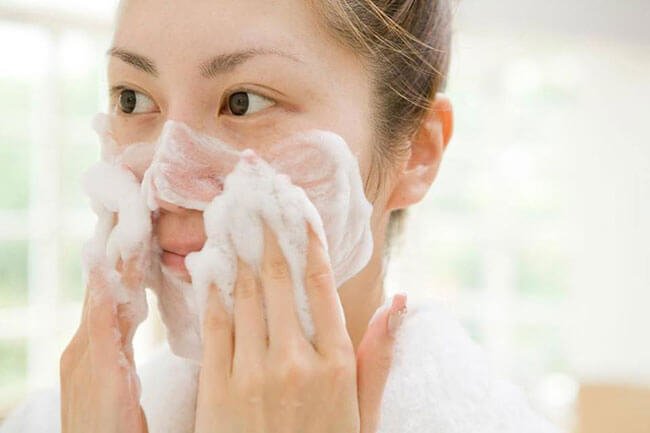 Giaỉ đáp các câu hỏi không thể bỏ qua dành cho da trong tình trạng nhạy cảm mùa hanh khô Giaỉ đáp các câu hỏi không thể bỏ qua dành cho da trong tình trạng nhạy cảm mùa hanh khô