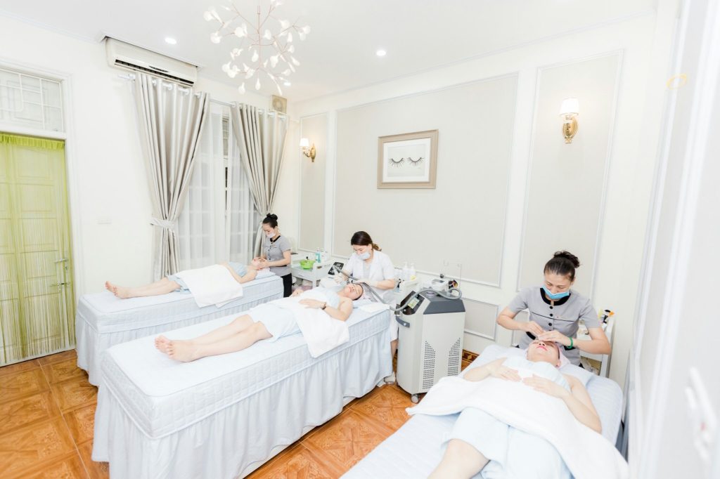 Chuyên gia Hàn Quốc trực tiếp điều trị nám